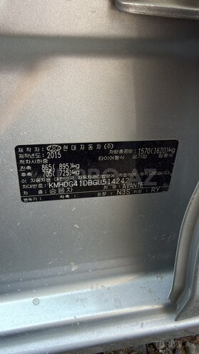 Hyundai Elantra-12