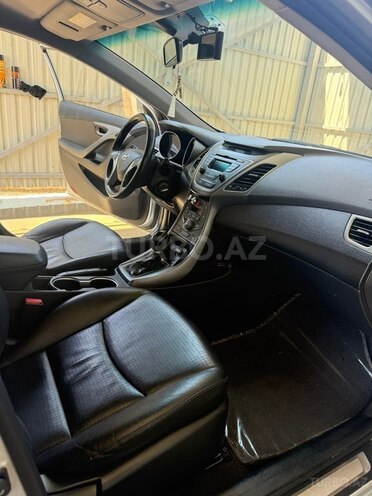 Hyundai Elantra-10
