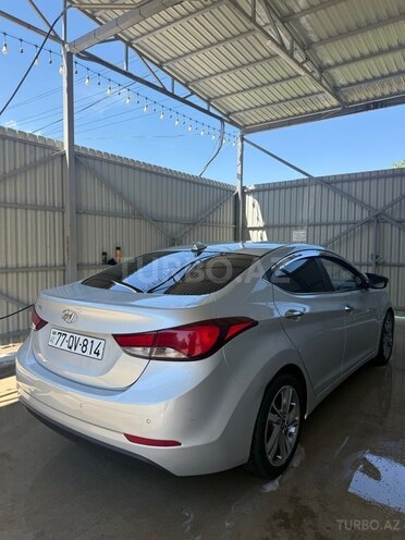 Hyundai Elantra-6