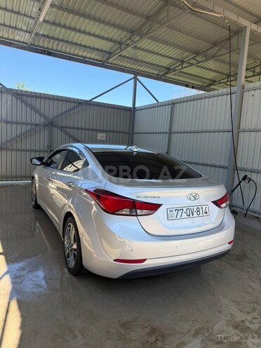 Hyundai Elantra-5