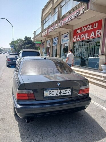 BMW 323-4