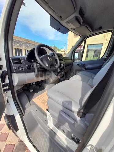 Volkswagen Crafter-9