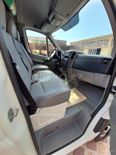 Volkswagen Crafter-11