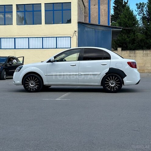 Kia Rio-10