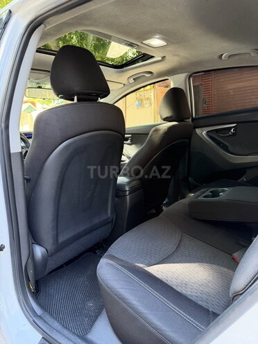 Hyundai Elantra-8