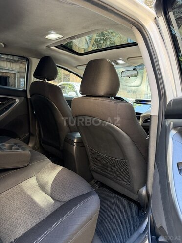 Hyundai Elantra-9