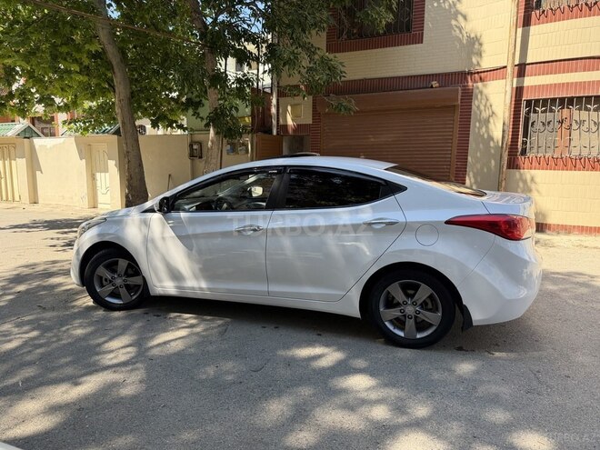 Hyundai Elantra-5
