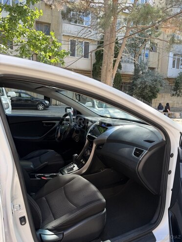 Hyundai Elantra-10