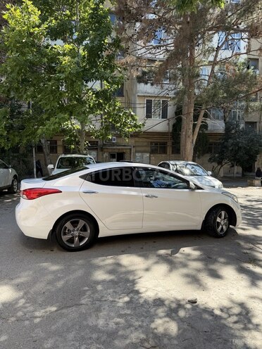Hyundai Elantra-3