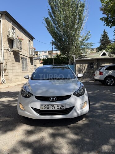 Hyundai Elantra-1