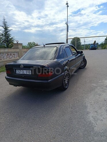 Mercedes C 200-17