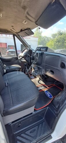 Ford Transit-15