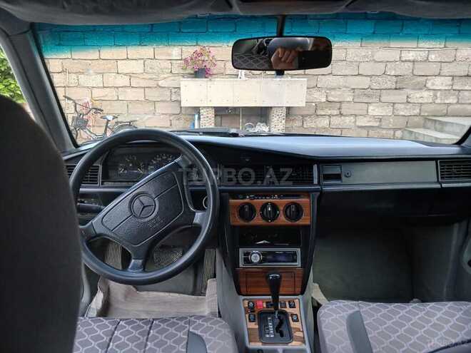 Mercedes 190-4