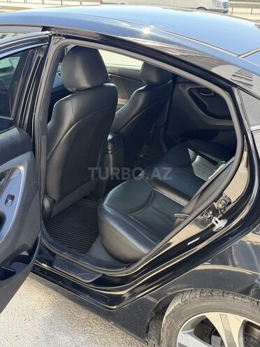 Hyundai Elantra-6