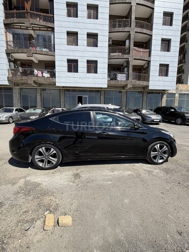 Hyundai Elantra-4