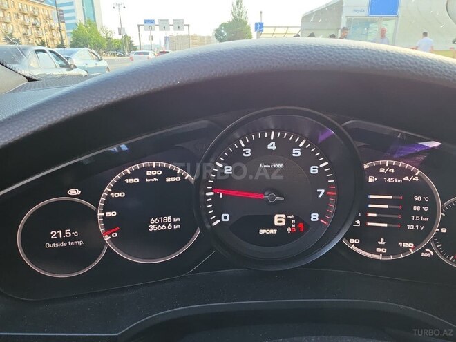 Porsche Cayenne-8