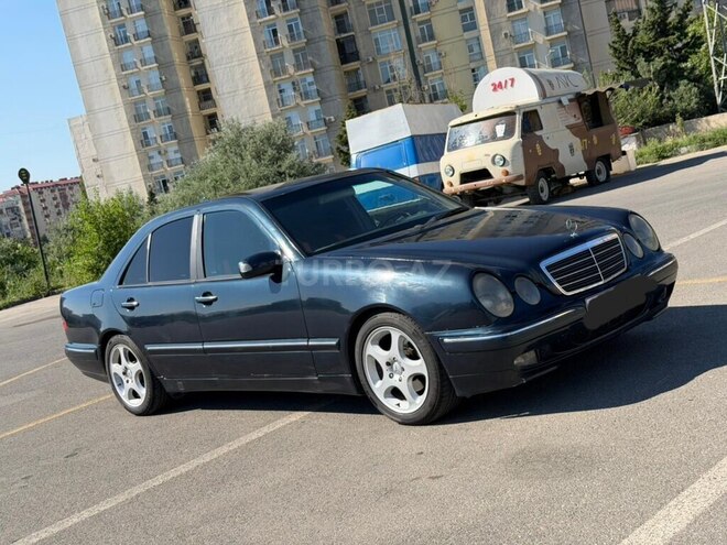 Mercedes E 240-4