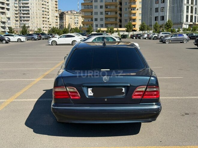 Mercedes E 240-3