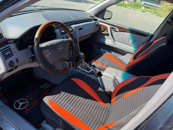 Mercedes E 240-13
