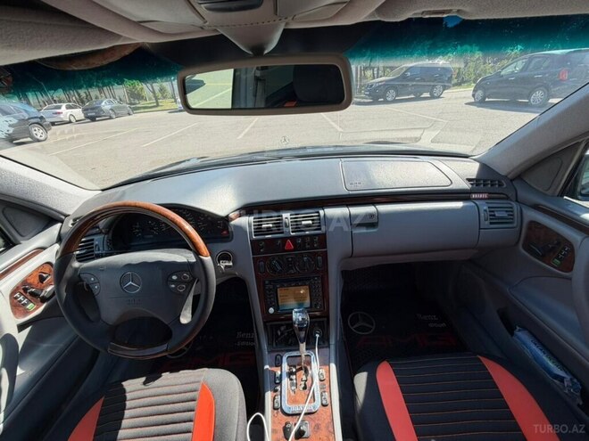 Mercedes E 240-11
