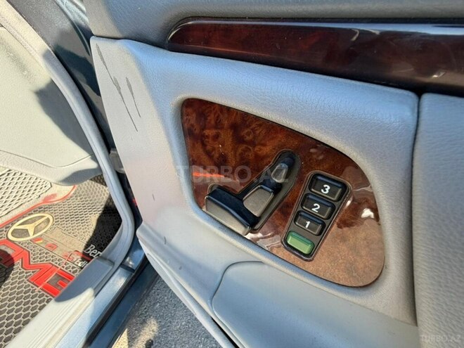 Mercedes E 240-14
