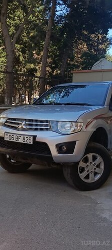 Mitsubishi L200-1