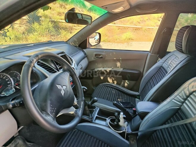 Mitsubishi L200-2