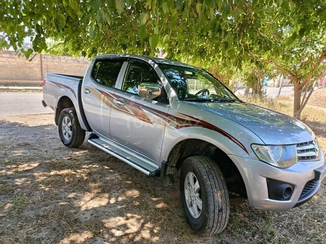 Mitsubishi L200-4