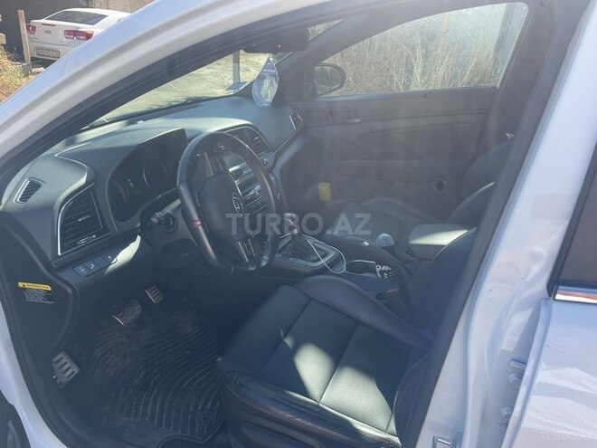 Hyundai Elantra-4