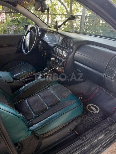 Opel Omega-8