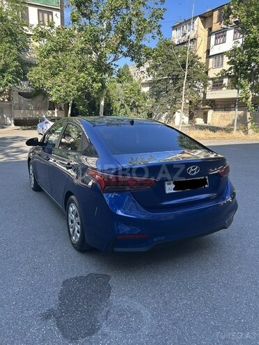 Hyundai Accent-4