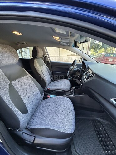 Hyundai Accent-7