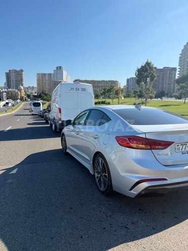 Hyundai Elantra-5