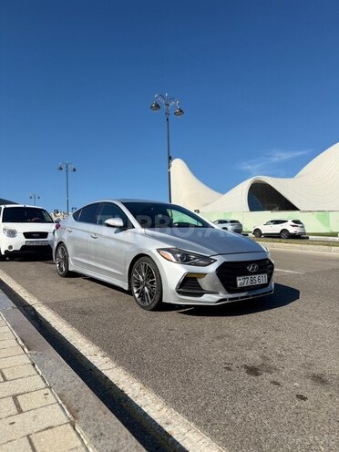 Hyundai Elantra-1