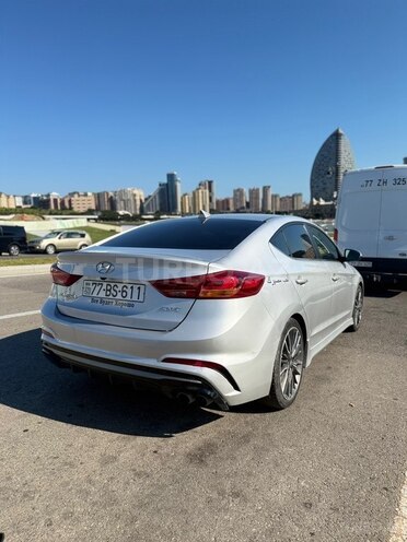Hyundai Elantra-6