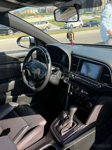 Hyundai Elantra-7