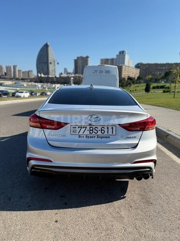 Hyundai Elantra-4