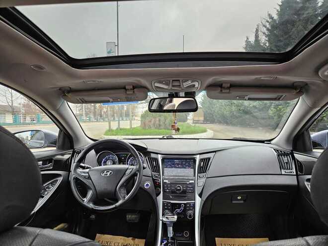 Hyundai Sonata-16