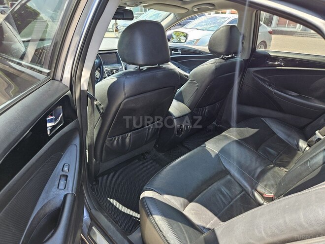 Hyundai Sonata-12