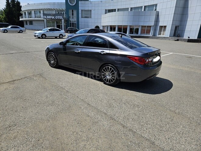 Hyundai Sonata-2