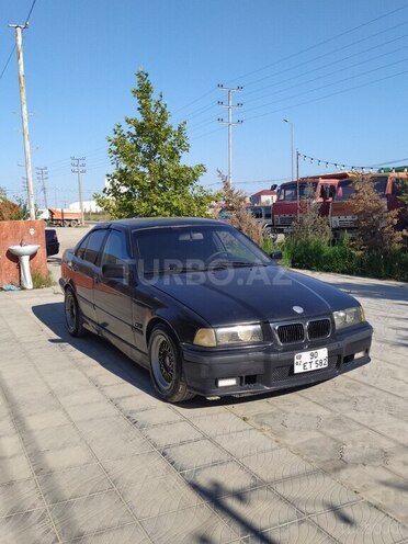 BMW 320-1