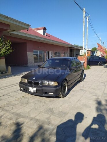 BMW 320-3