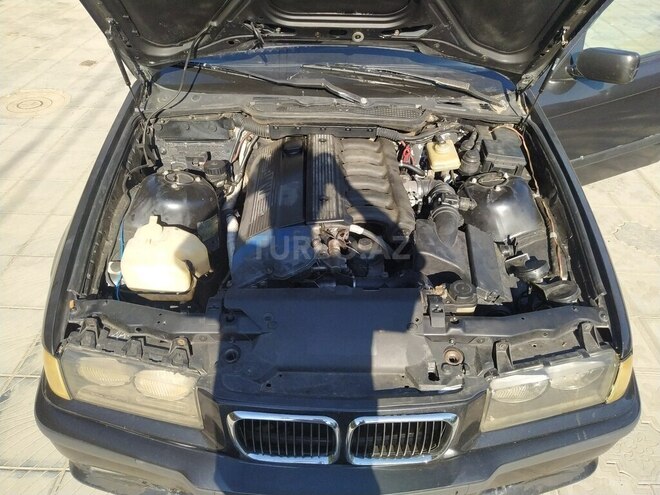 BMW 320-10