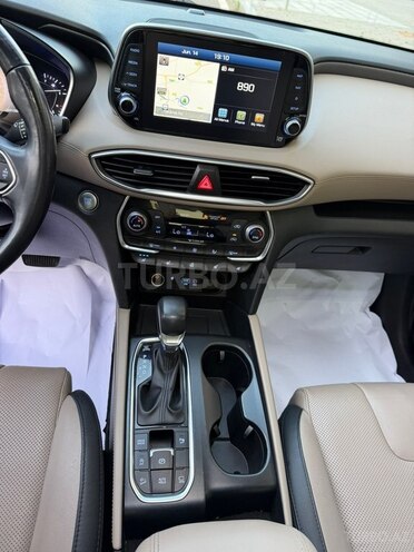 Hyundai Santa Fe-13