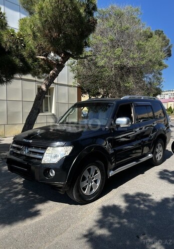 Mitsubishi Pajero-1