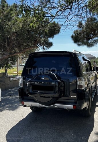 Mitsubishi Pajero-4