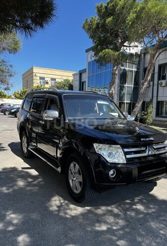 Mitsubishi Pajero-3