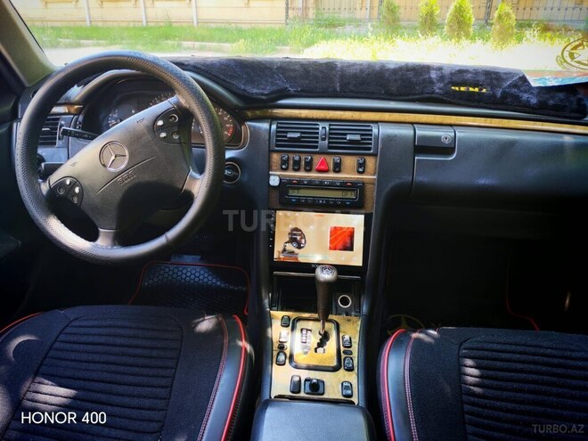 Mercedes E 240-2