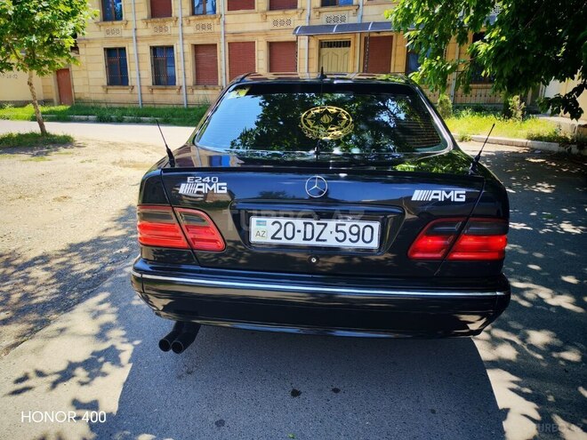 Mercedes E 240-4
