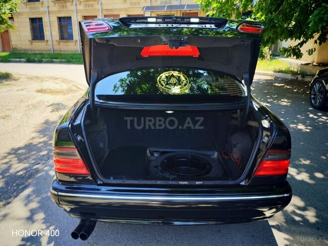 Mercedes E 240-13